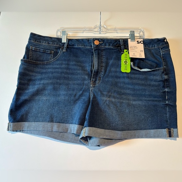 SO Low Rise Midi Denim Shorts Women’s Plus Size 22W Blue Cuffed Hem Superstretch - Picture 1 of 7